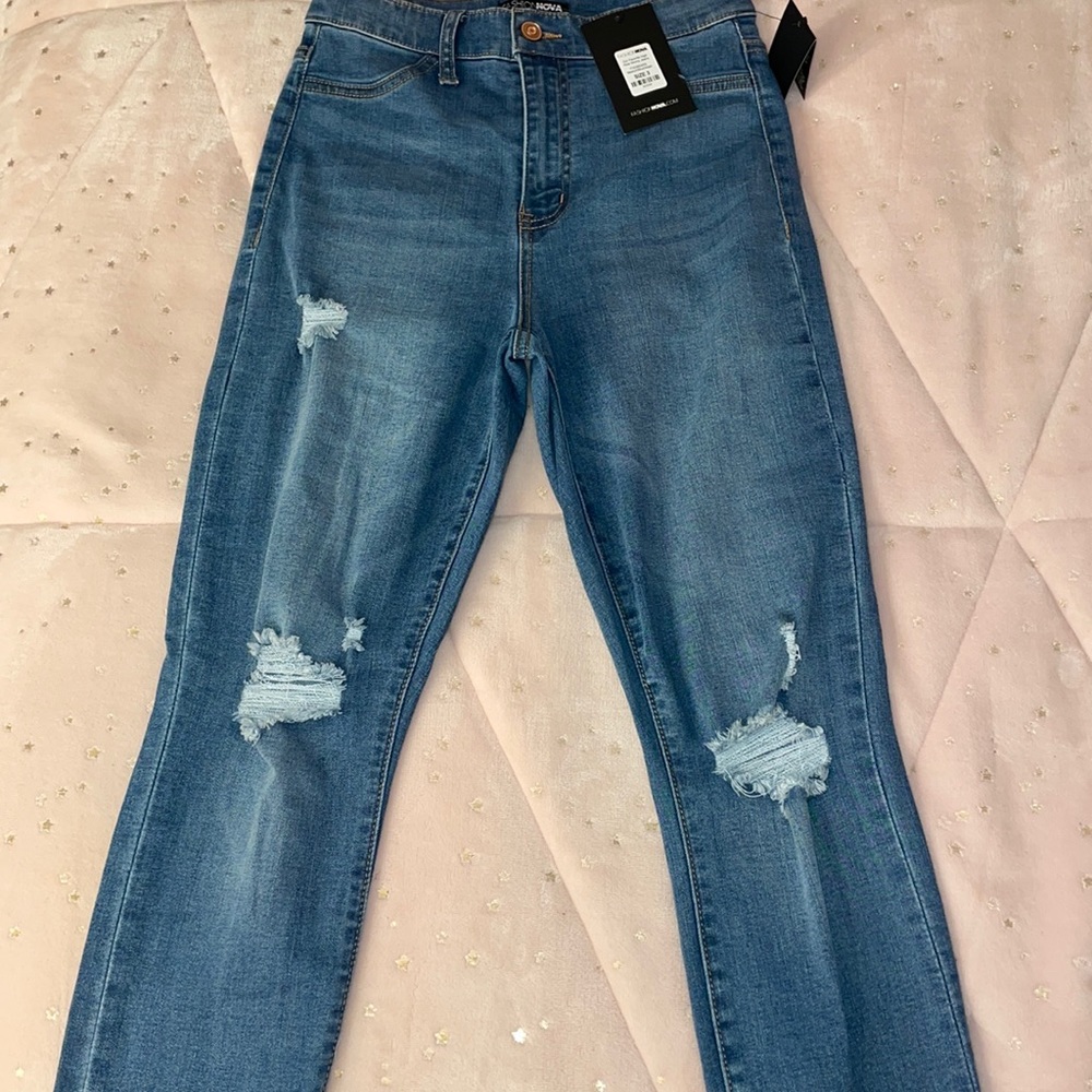 FashionNova Jeans, Size 3, Medium Blue Wash